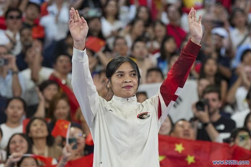 Bangganya Gregoria Mariska Tunjung Kenakan Seragam Khusus Indonesia di Podium Olimpiade Paris 2024