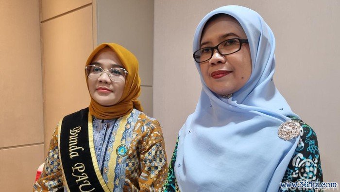 Bunda PAUD Surabaya Rini Indriyani dan Plt Direktur PAUD Kemendikbudristek Komalasari